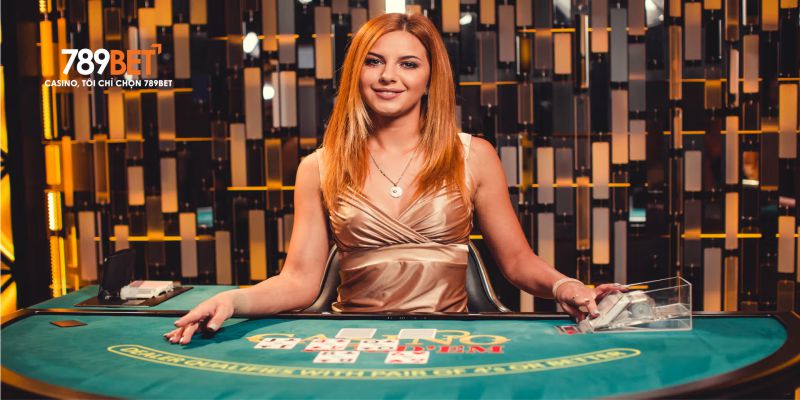 Live casino với dealer thật và hệ thống livestream đa góc độ